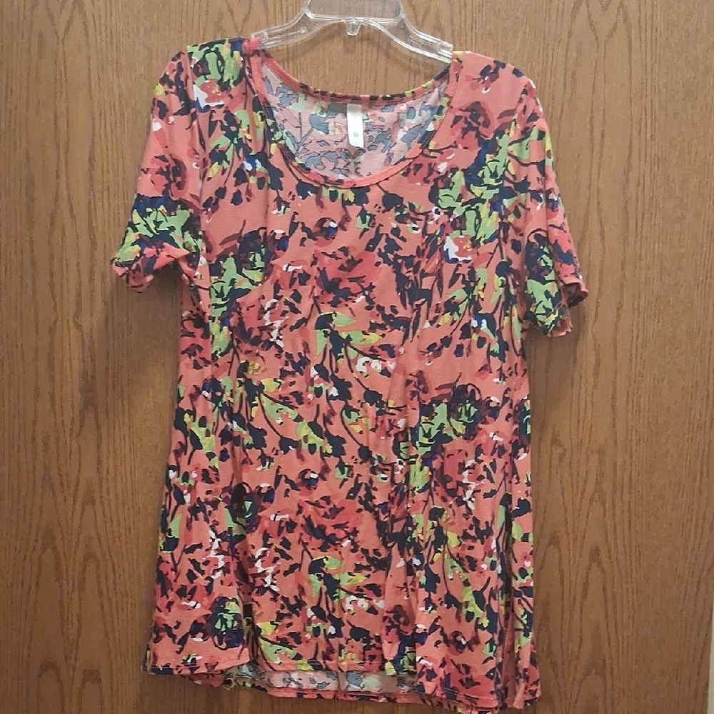 LuLaRoe Pink Graphic Short Sleeve Tee